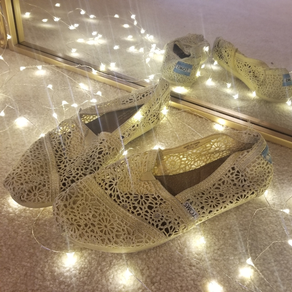 Yellow crochet Toms alpargatas